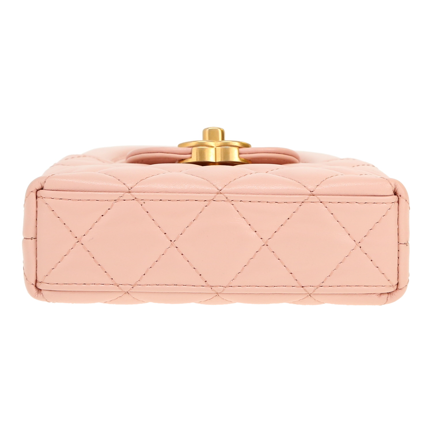 Sac bandoulière Chanel  Micro Shopping en cuir matelassé rose - Detail D1