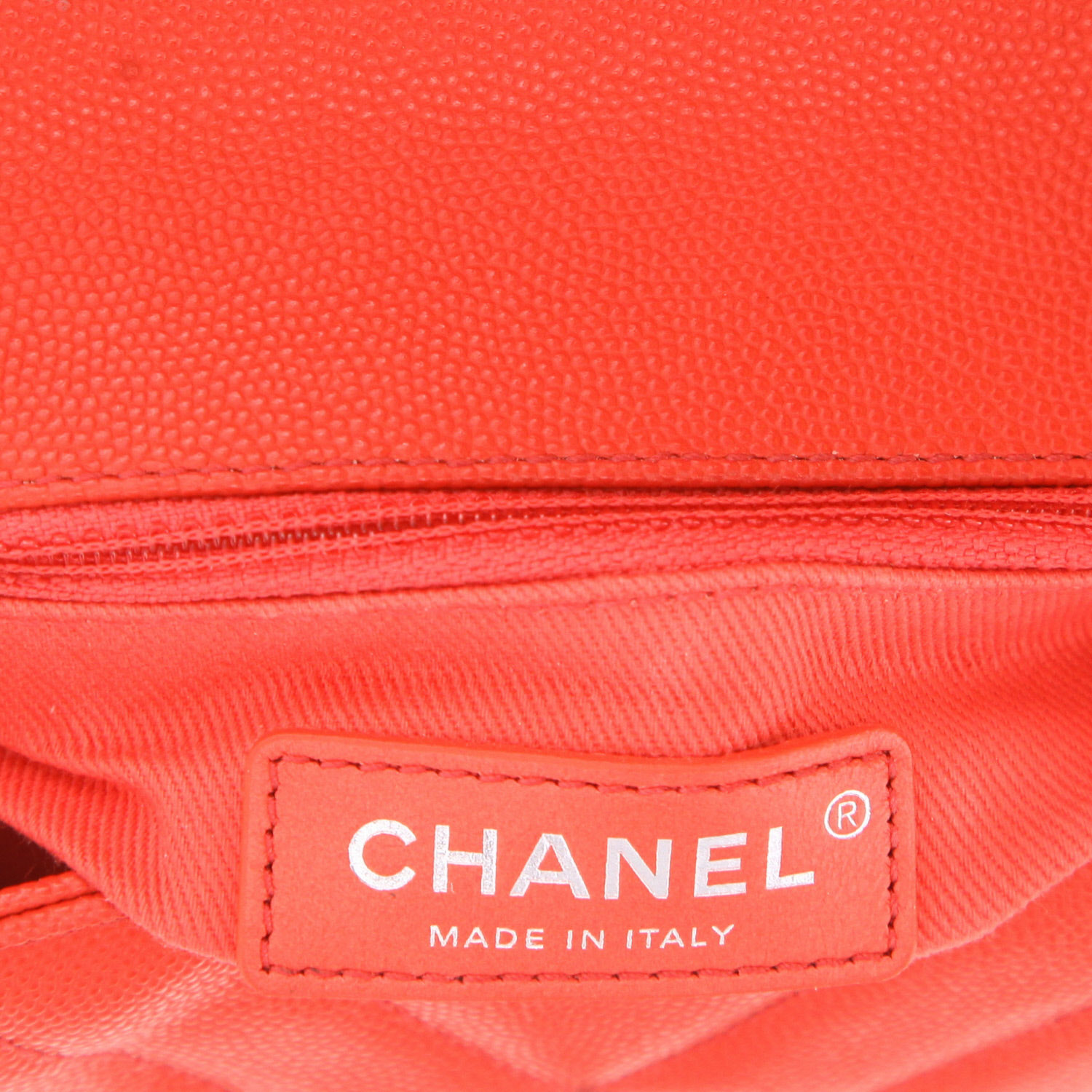 Sac bandoulière Chanel  Coco Handle en cuir matelassé chevrons rouge - Detail D2