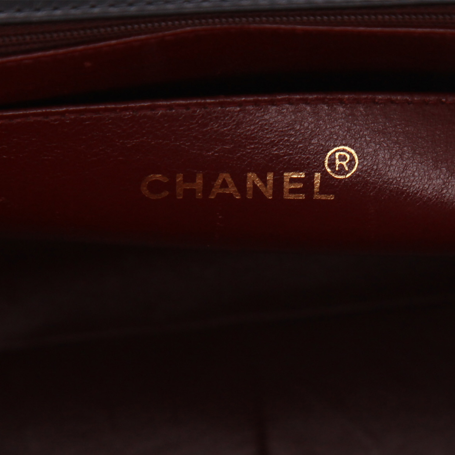 Chanel  Timeless Maxi Jumbo handbag  in black quilted leather - Detail D2