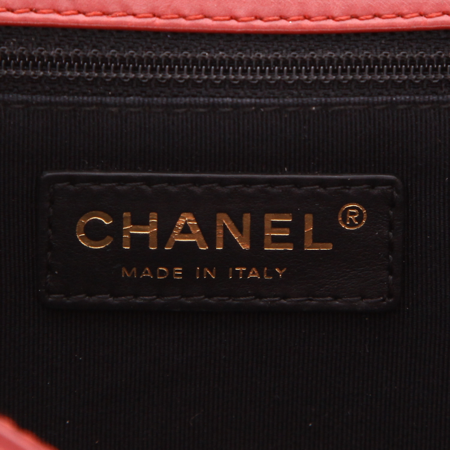Chanel  Boy shoulder bag  in red leather - Detail D2
