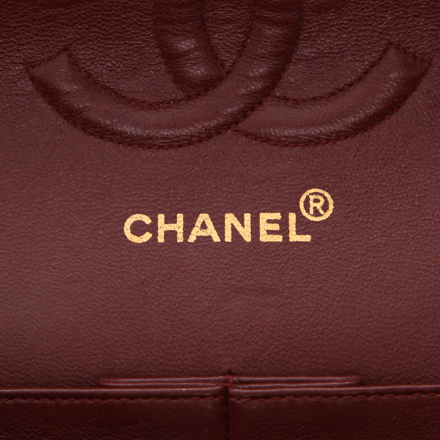 Bolso de mano Chanel  Timeless Classic en cuero acolchado marrón - Detail D2