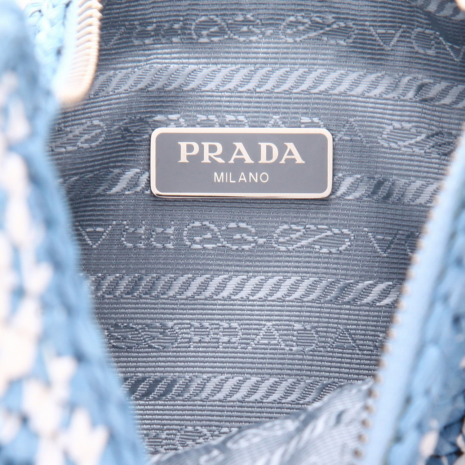 Sac à main Prada  Re-Edition 1978 en raffia bleu et blanc et cuir bleu - Detail D2