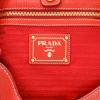 Prada   handbag  in red grained leather - Detail D2 thumbnail