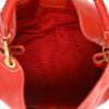 Prada   handbag  in red grained leather - Detail D3 thumbnail
