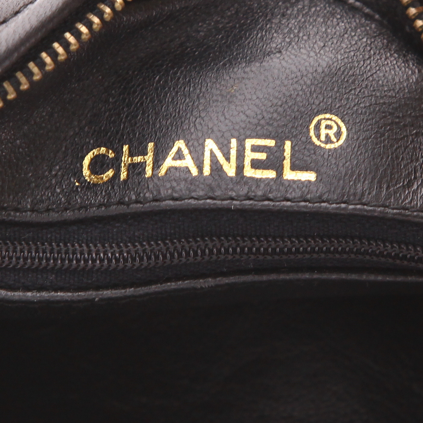 Chanel  Vintage handbag  in black quilted leather - Detail D2
