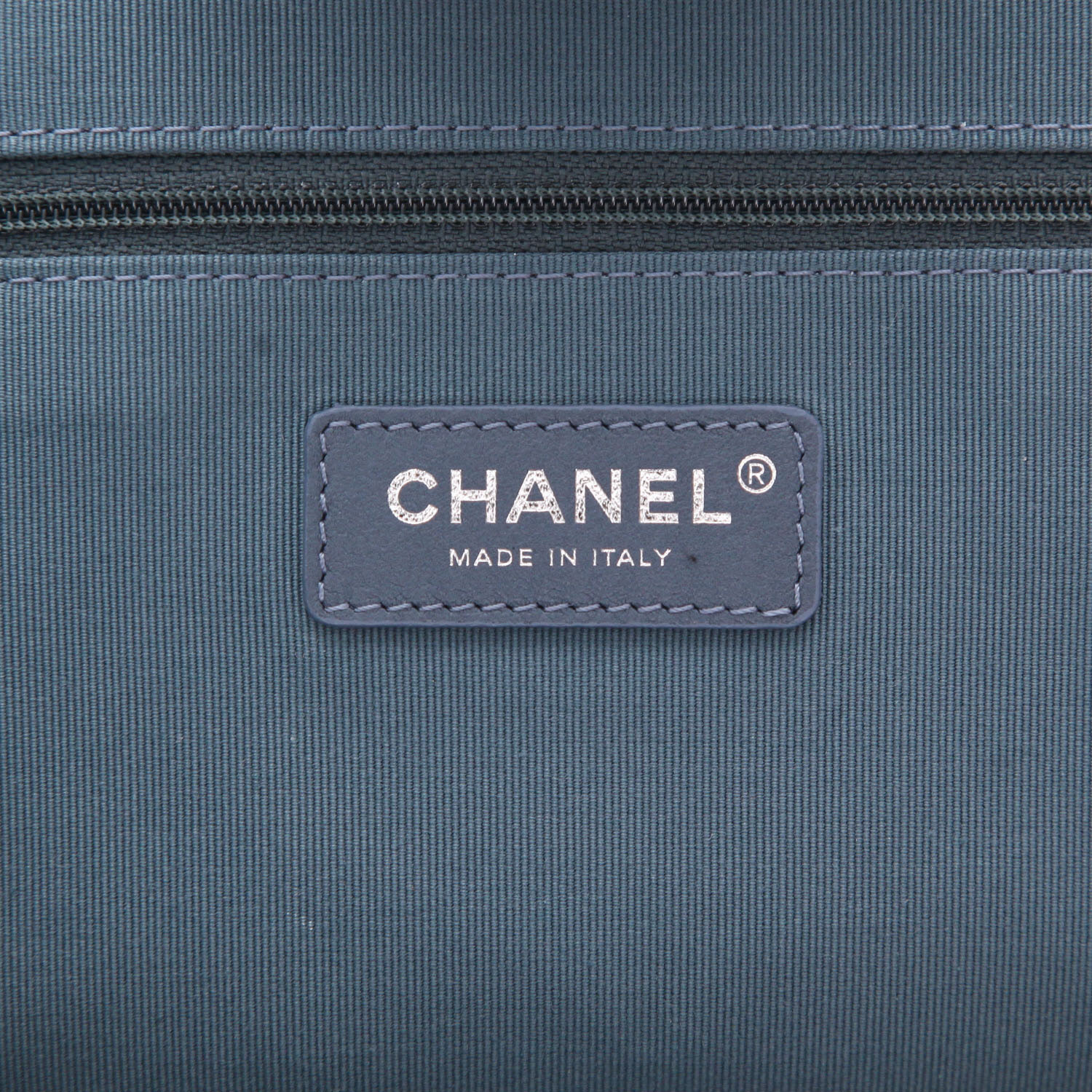 Shopping bag Chanel  Deauville in tela denim blu - Detail D2