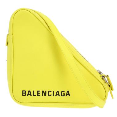 Bolso bandolera Balenciaga  Triangle Duffle modelo pequeño  en cuero amarillo