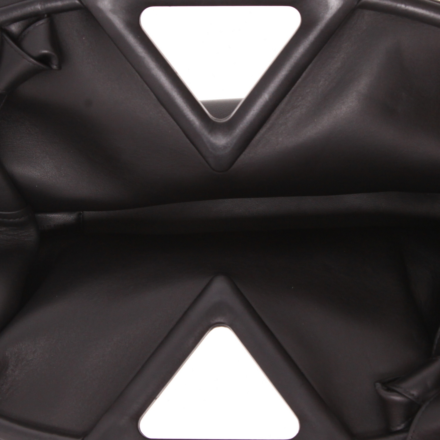 Bolso bandolera Bottega Veneta  Point en cuero negro - Detail D3