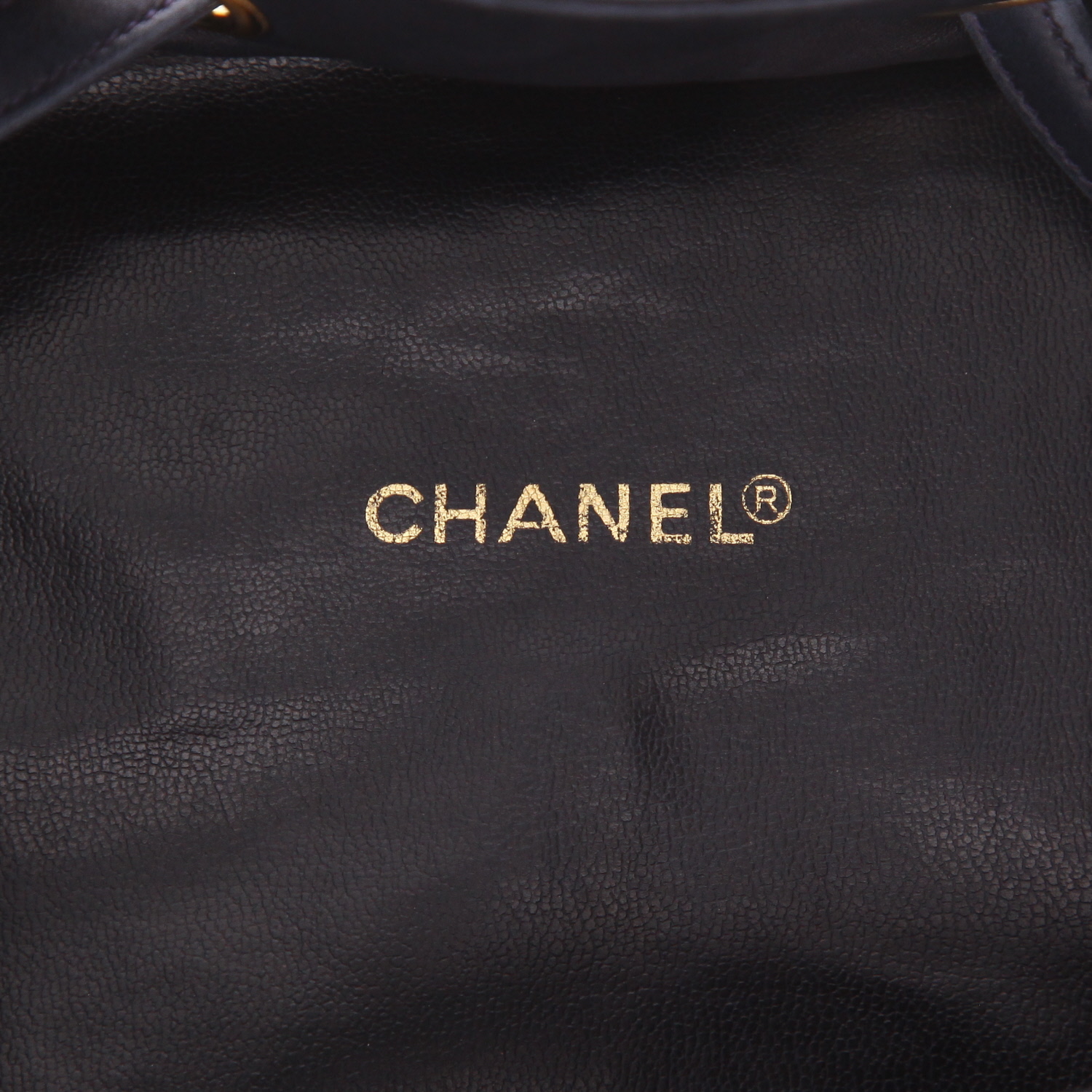 Sac à dos Chanel  Vintage en cuir bleu-marine - Detail D2