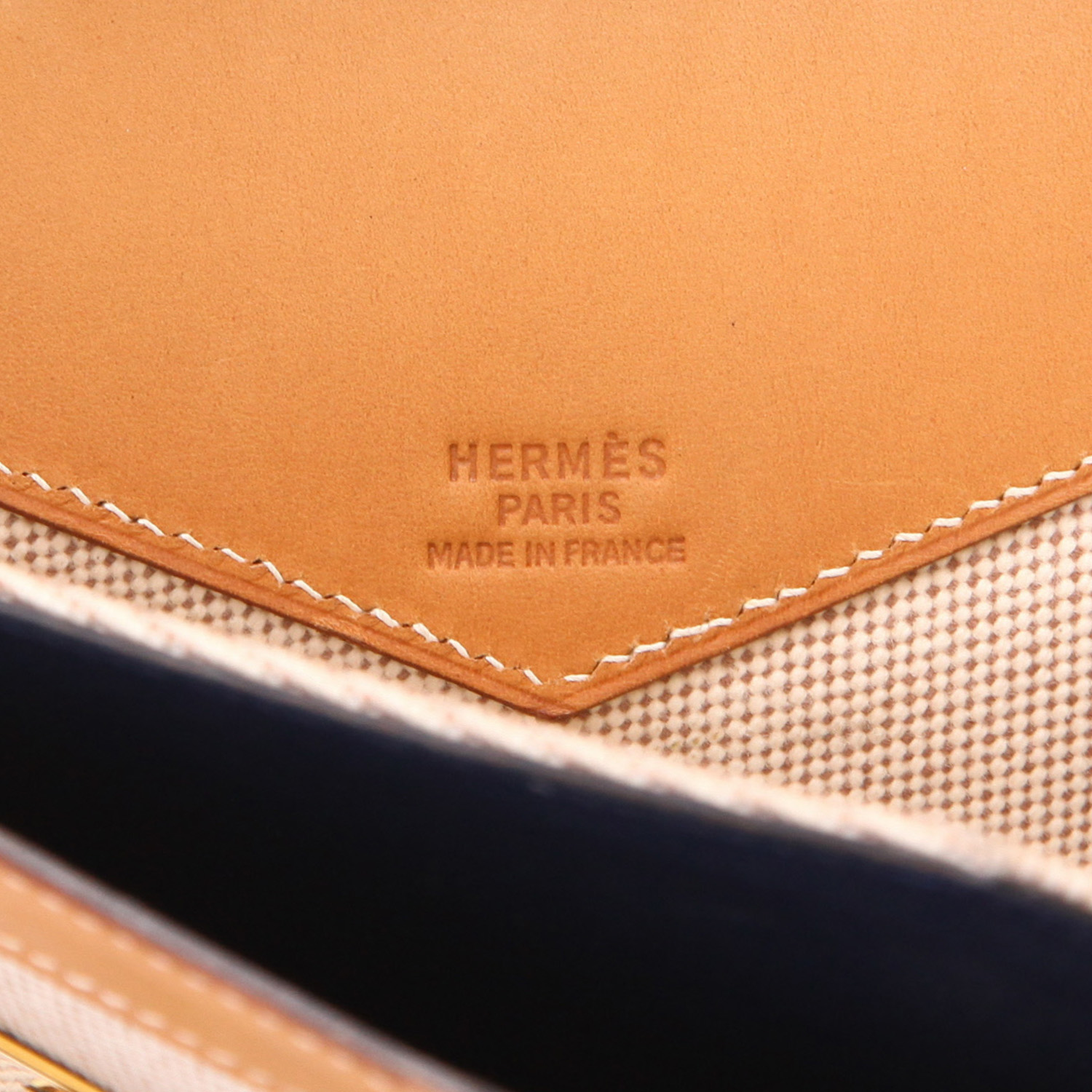 Bolso de mano Hermès  Himalaya Symbiose en cuero azul rojo y color oro y lona beige - Detail D2