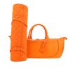 Sac de sport Louis Vuitton en cuir épi orange - Detail D4 thumbnail