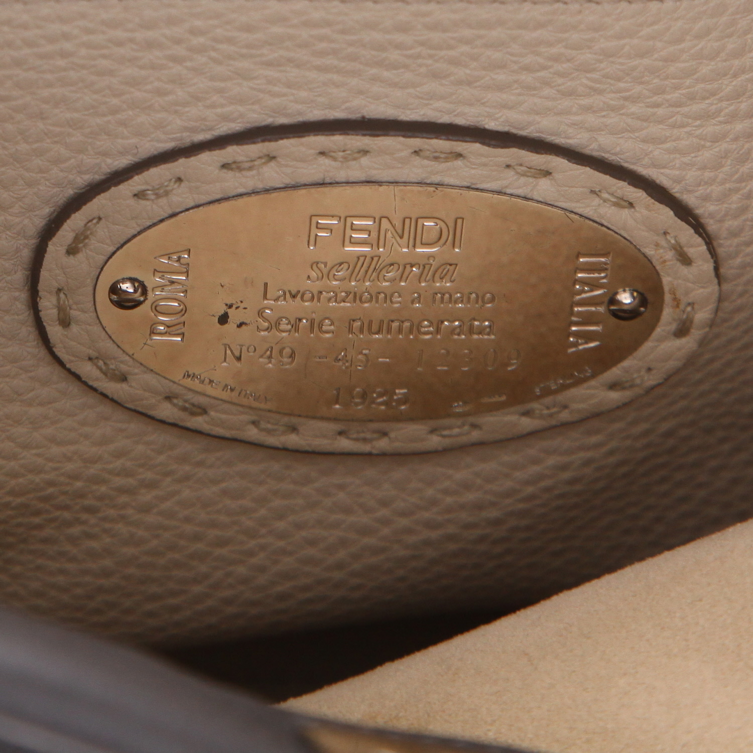 Borsa Fendi  Peekaboo Selleria in pelle martellata grigia - Detail D2