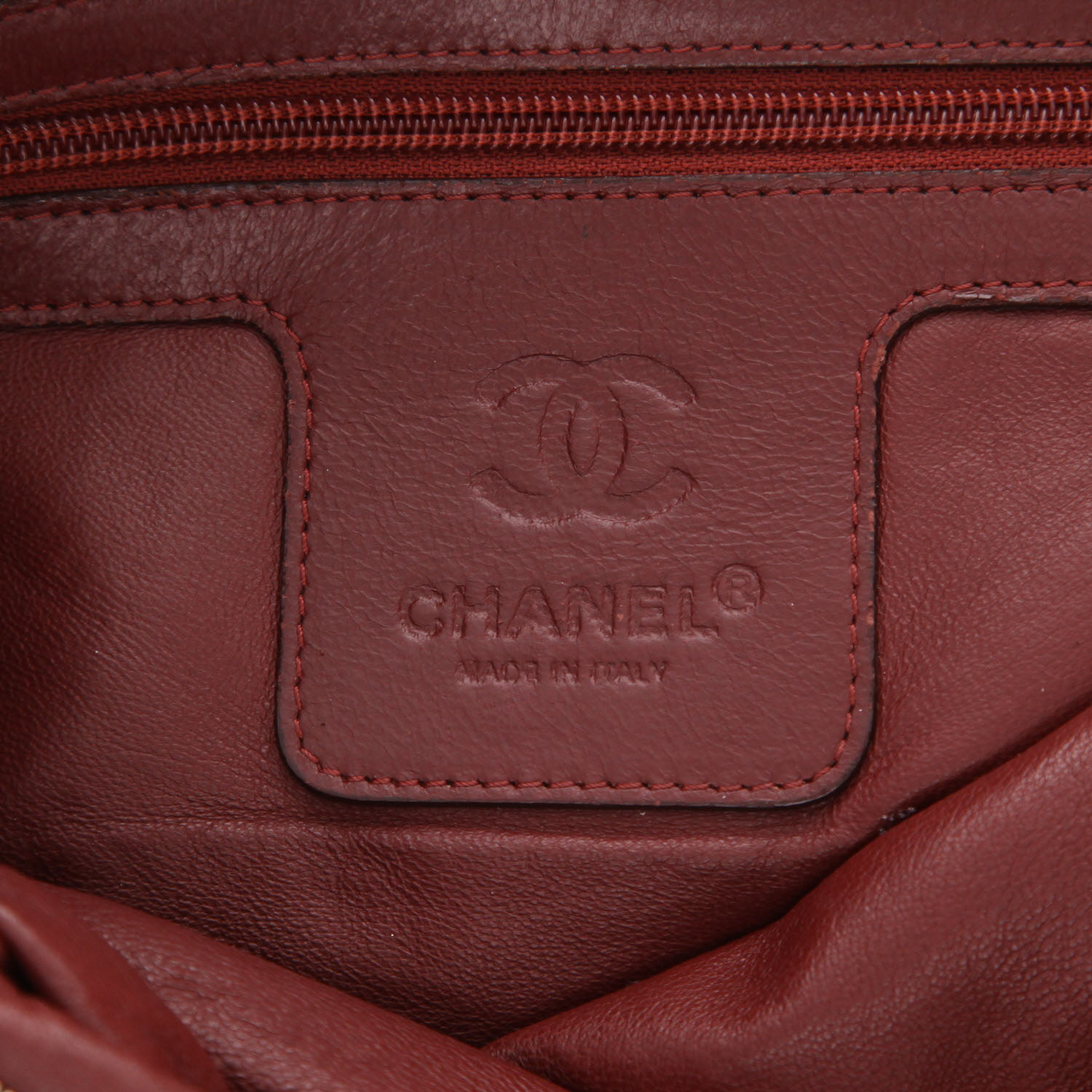 Sac bandoulière Chanel  Messenger en cuir matelassé noir - Detail D2