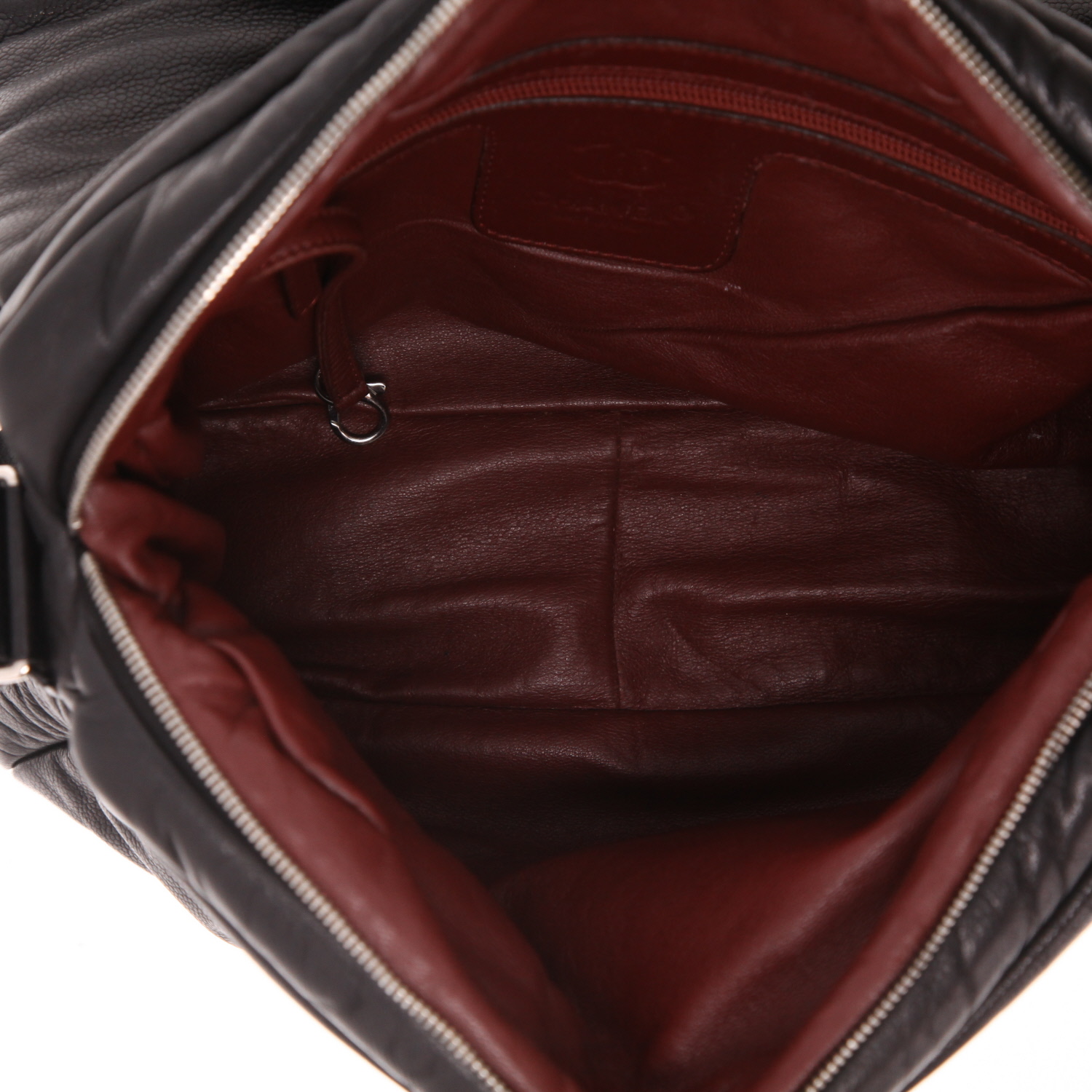 Sac bandoulière Chanel  Messenger en cuir matelassé noir - Detail D3