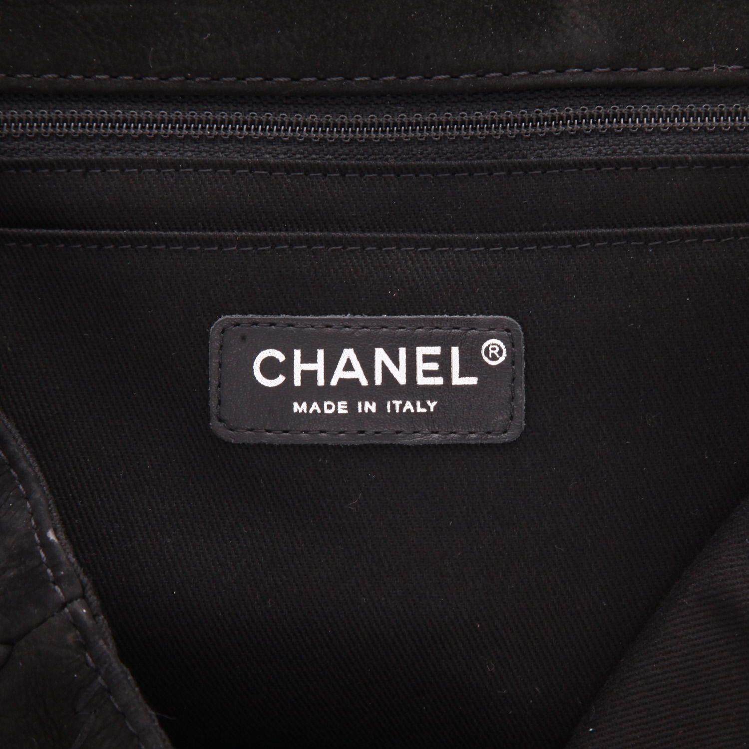 Bolso de mano Chanel   en Veau velours negro - Detail D2