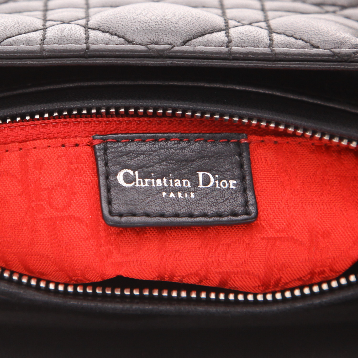 Bolso de mano Dior  Lady Dior en cuero cannage negro - Detail D2
