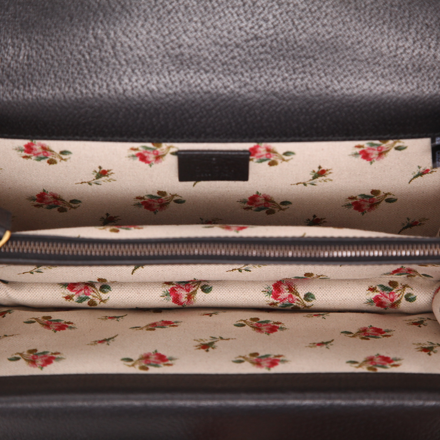 Bolso para llevar al hombro o en la mano Gucci  Dionysus en cuero negro y lona bicolor - Detail D3