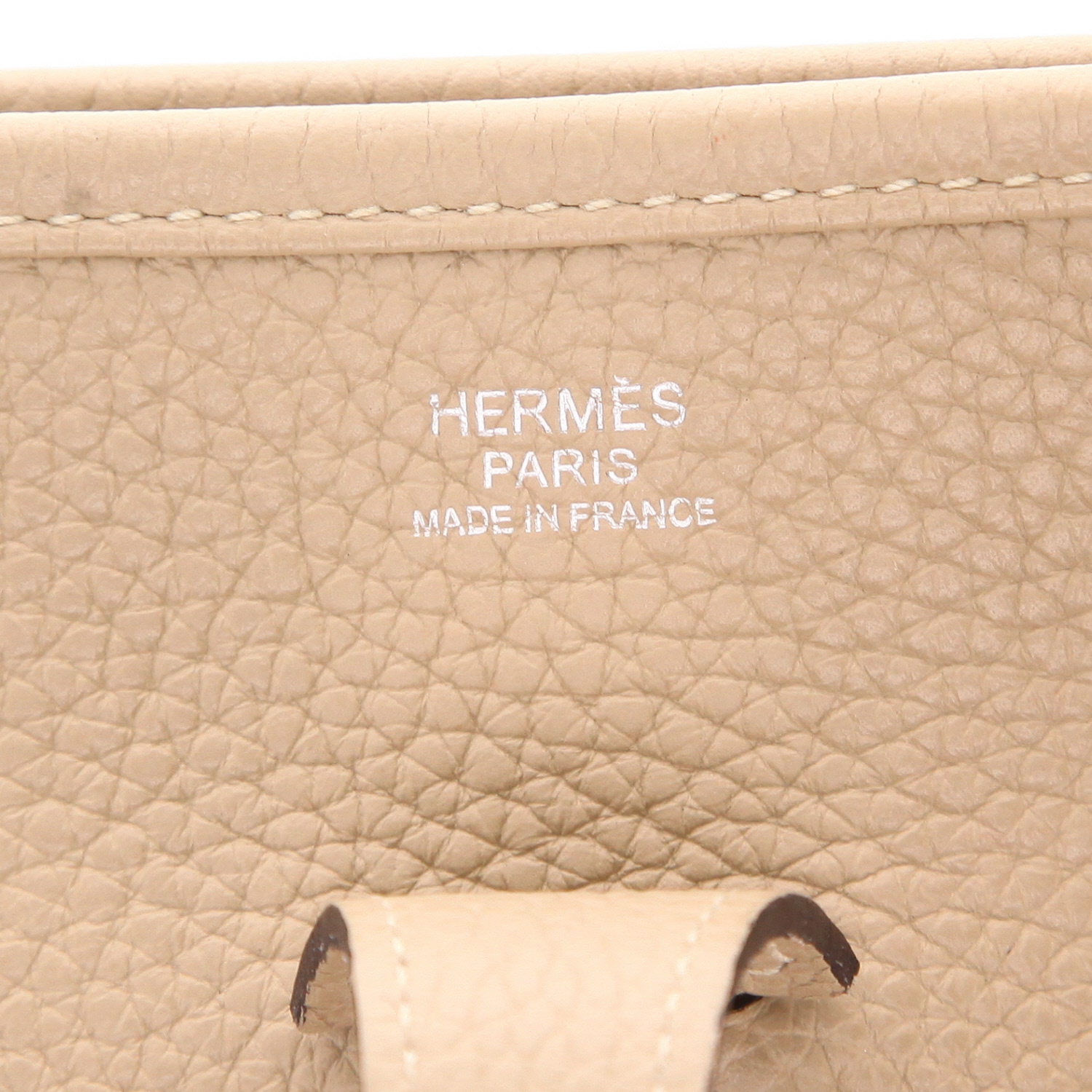 Bolso bandolera Hermès  Evelyne III en cuero togo beige - Detail D2