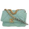 Borsa a tracolla Chanel  19 in pelle trapuntata blu - 00pp thumbnail