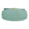 Borsa a tracolla Chanel  19 in pelle trapuntata blu - Detail D1 thumbnail