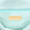 Borsa a tracolla Chanel  19 in pelle trapuntata blu - Detail D2 thumbnail