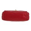Sac bandoulière Chanel  19 en cuir matelassé bordeaux - Detail D1 thumbnail