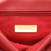Sac bandoulière Chanel  19 en cuir matelassé bordeaux - Detail D2 thumbnail