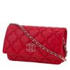 Sac bandoulière Chanel  Wallet on Chain en cuir matelassé rouge - 00pp thumbnail