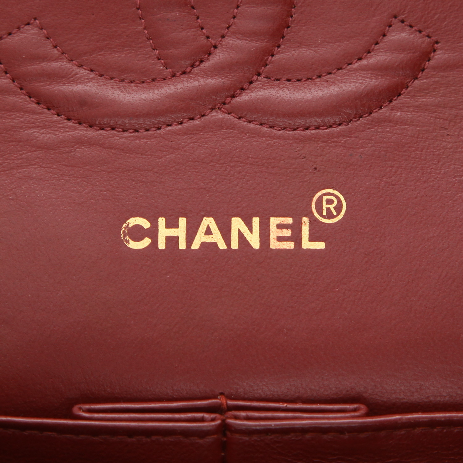 Bolso de mano Chanel  Timeless Classic en cuero acolchado negro - Detail D2