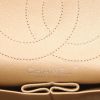 Chanel  2.55 shoulder bag  in gold quilted leather - Detail D2 thumbnail