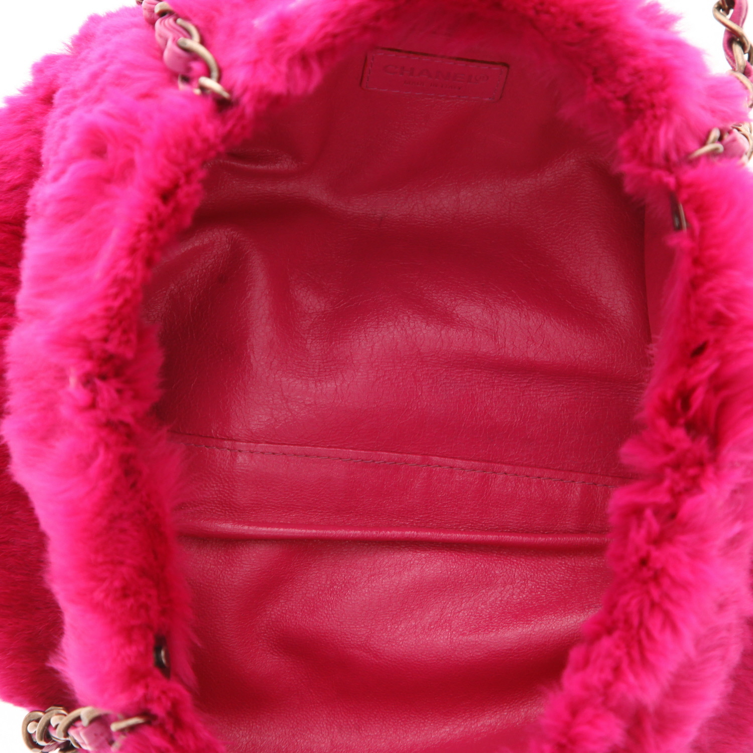 Sac à main Chanel   en fourrure synthétique rose - Detail D3