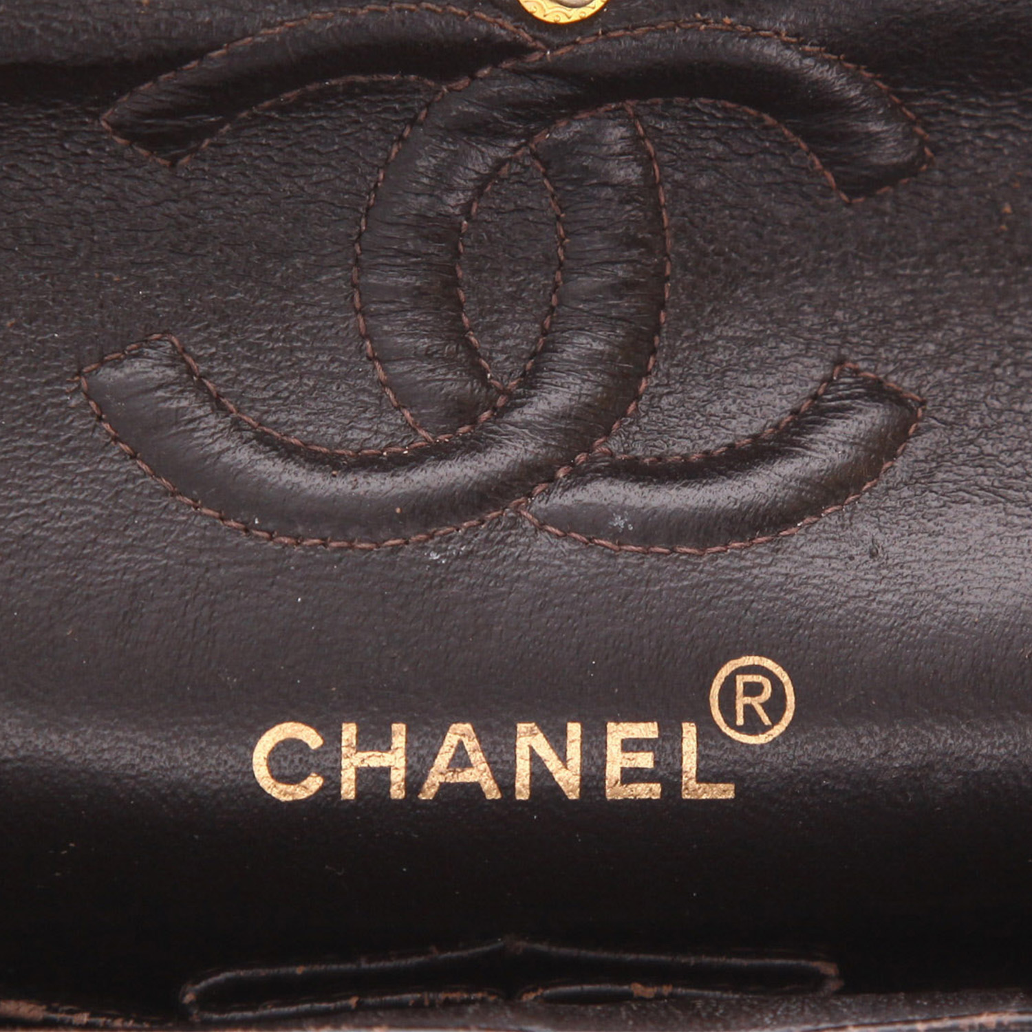 Bolso de mano Chanel  Timeless Petit en jersey marrón - Detail D2