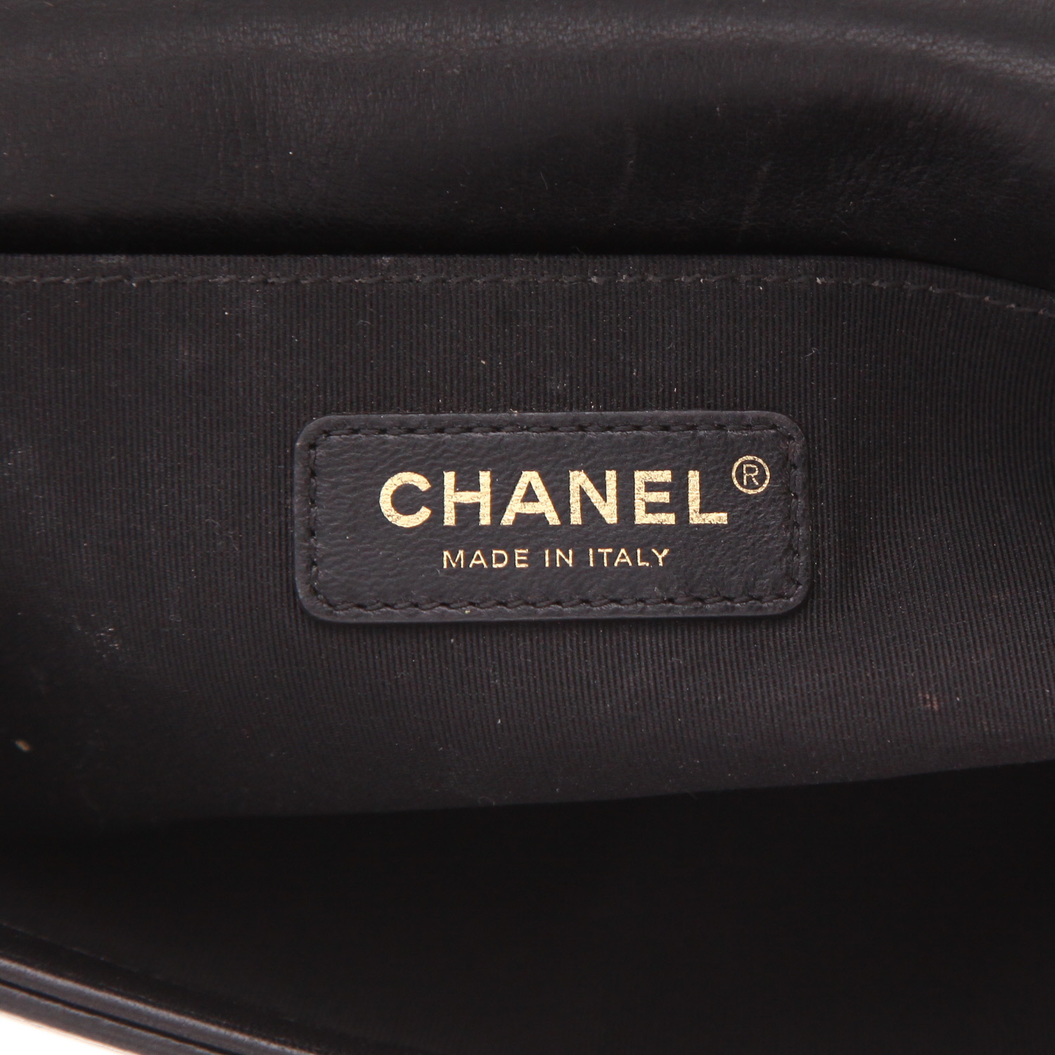 Borsa a tracolla Chanel  Boy in pelle trapuntata nera - Detail D2