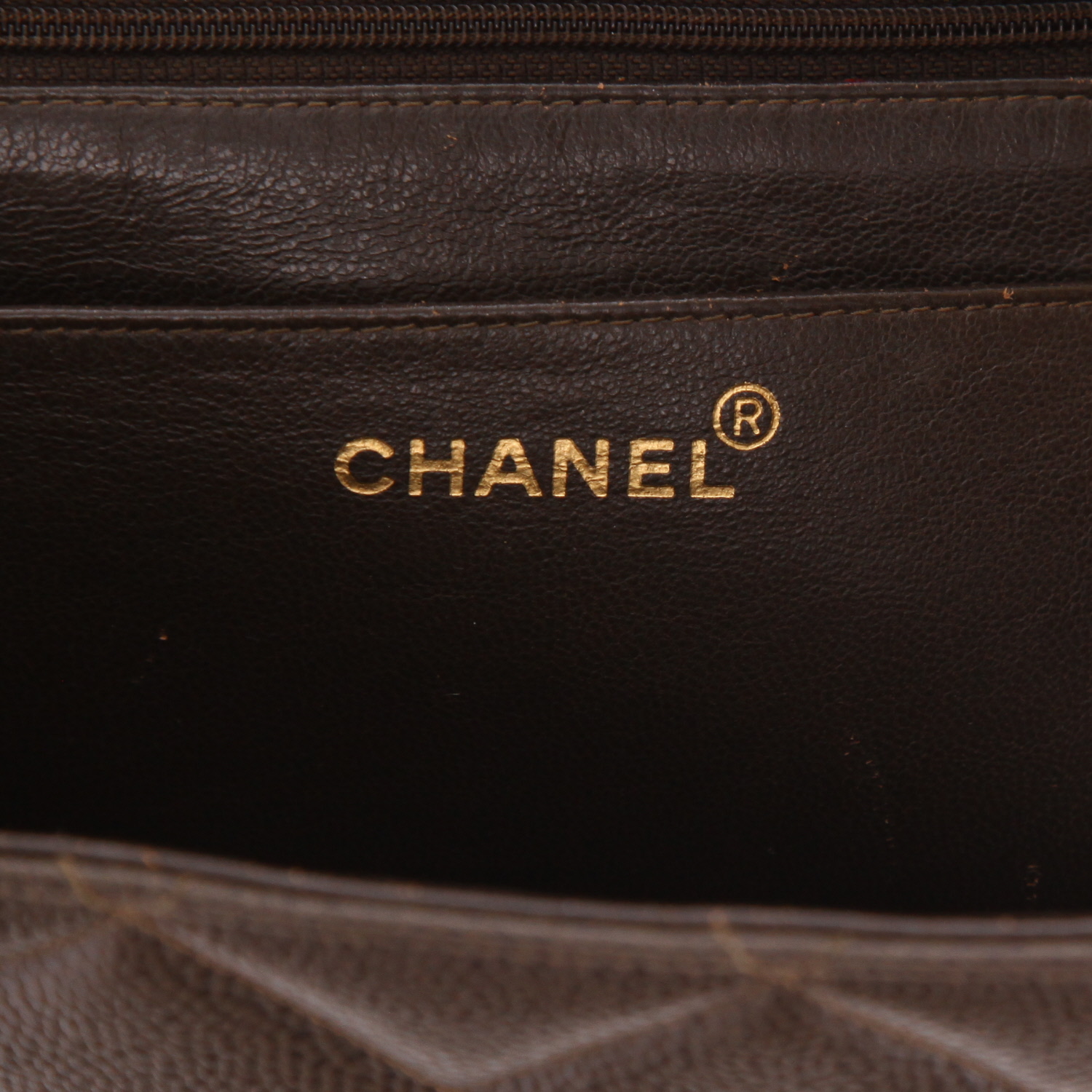 Bolso de mano Chanel  Vintage en cuero granulado acolchado caqui - Detail D2