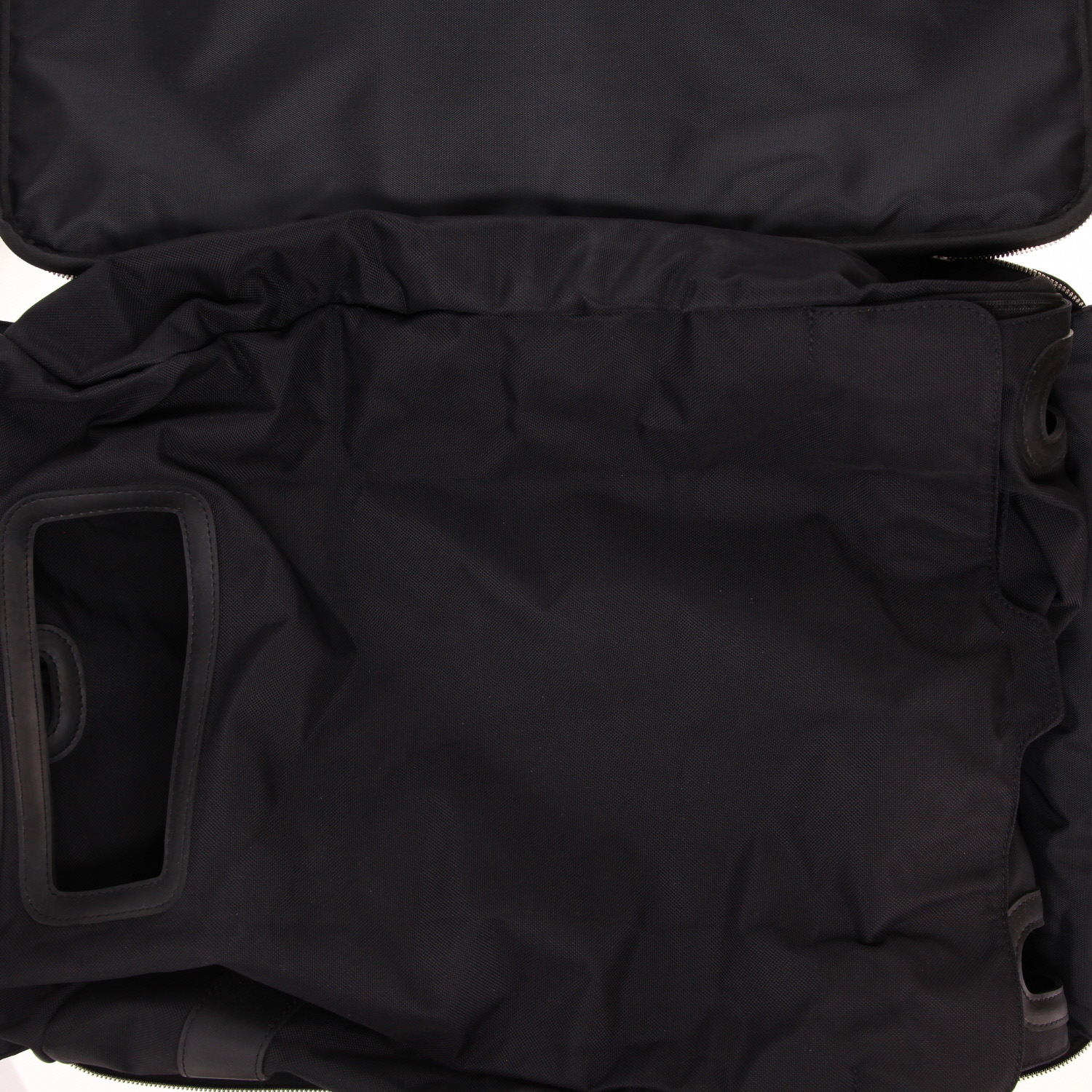 Louis Vuitton  Pegase suitcase  in black taiga leather - Detail D4