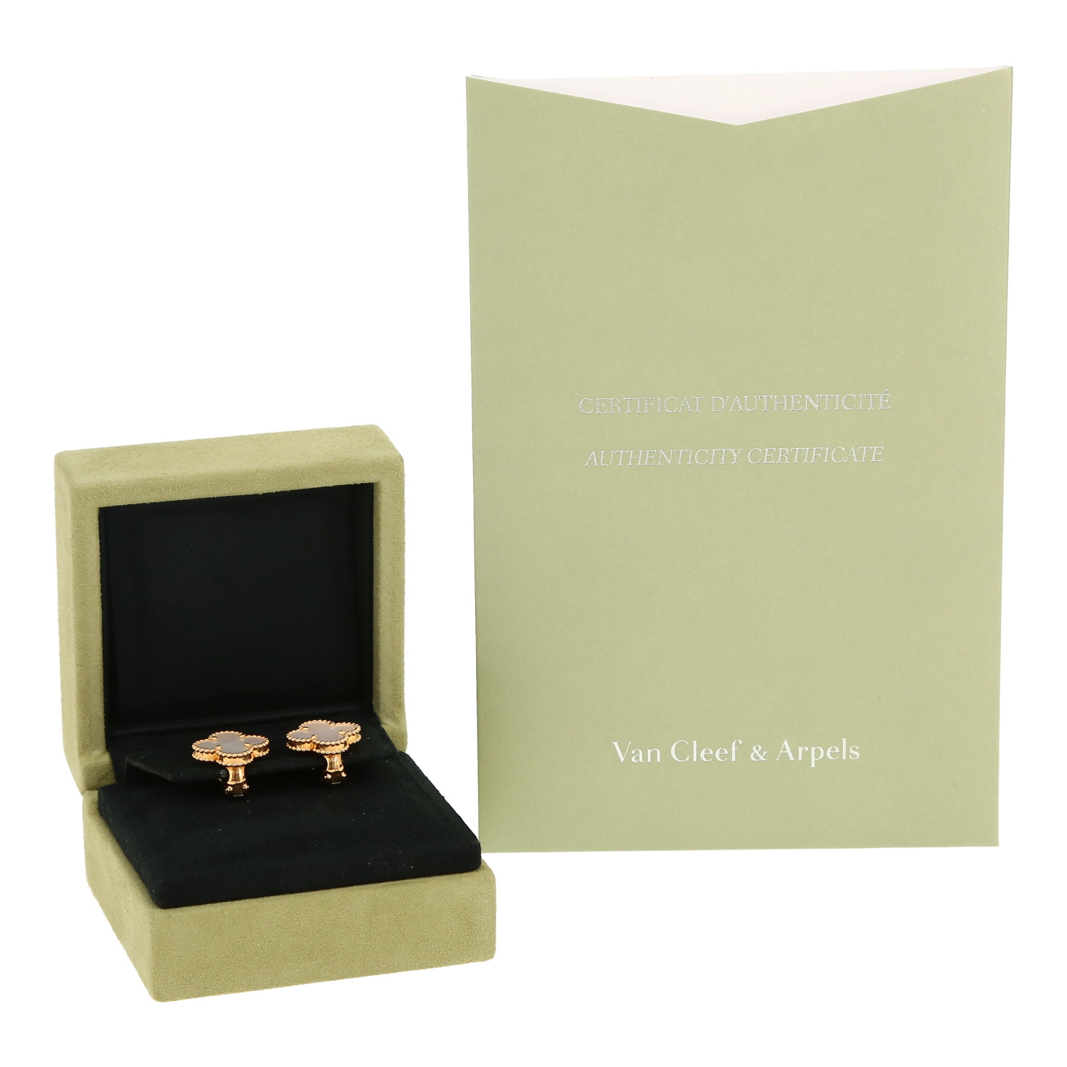 Van Cleef & Arpels Vintage Alhambra earrings in yellow gold and mother of pearl - Detail D2