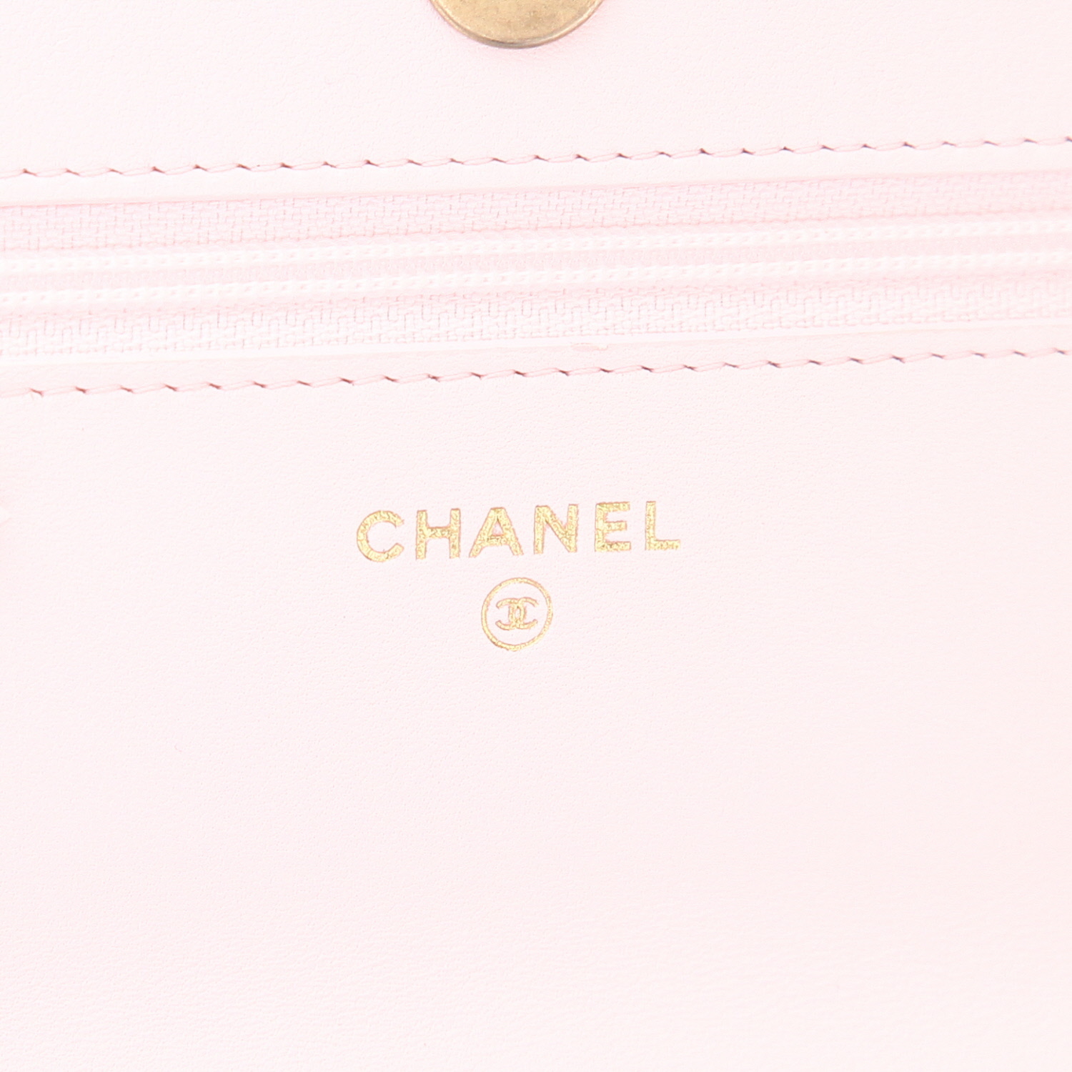 Chanel  Wallet on Chain 19 shoulder bag  in pink quilted leather - Detail D2