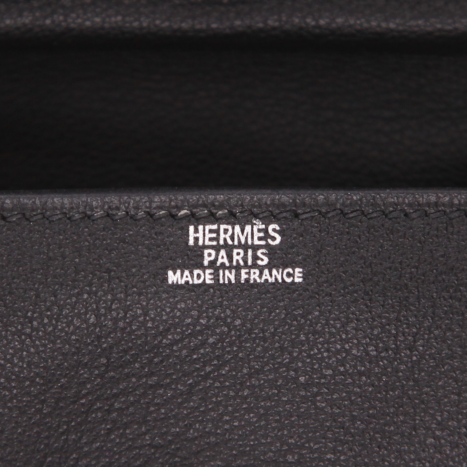 Sac à main Hermès  Kelly Doll en cuir Swift noir et marron - Detail D2