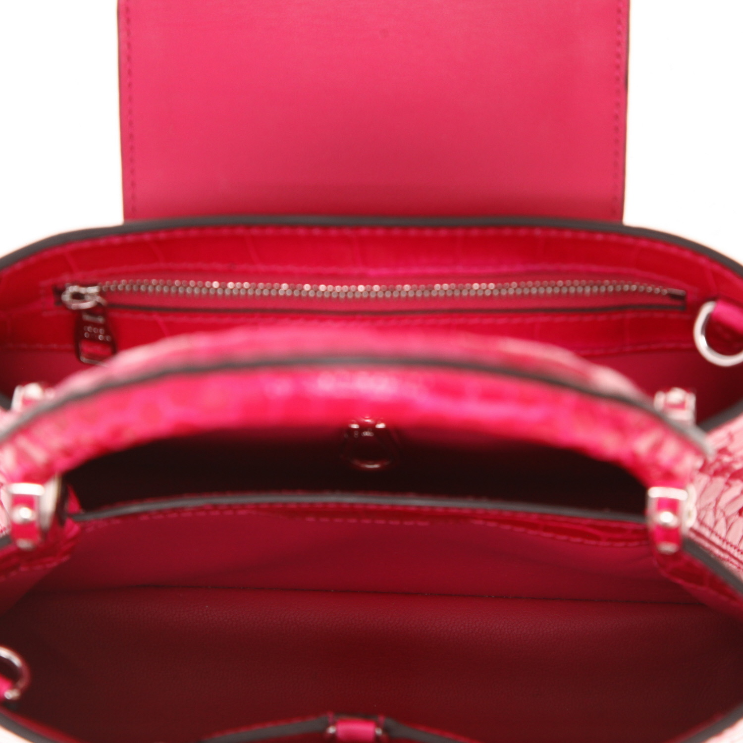 Sac à main Louis Vuitton  Capucines BB en crocodile rose - Detail D3