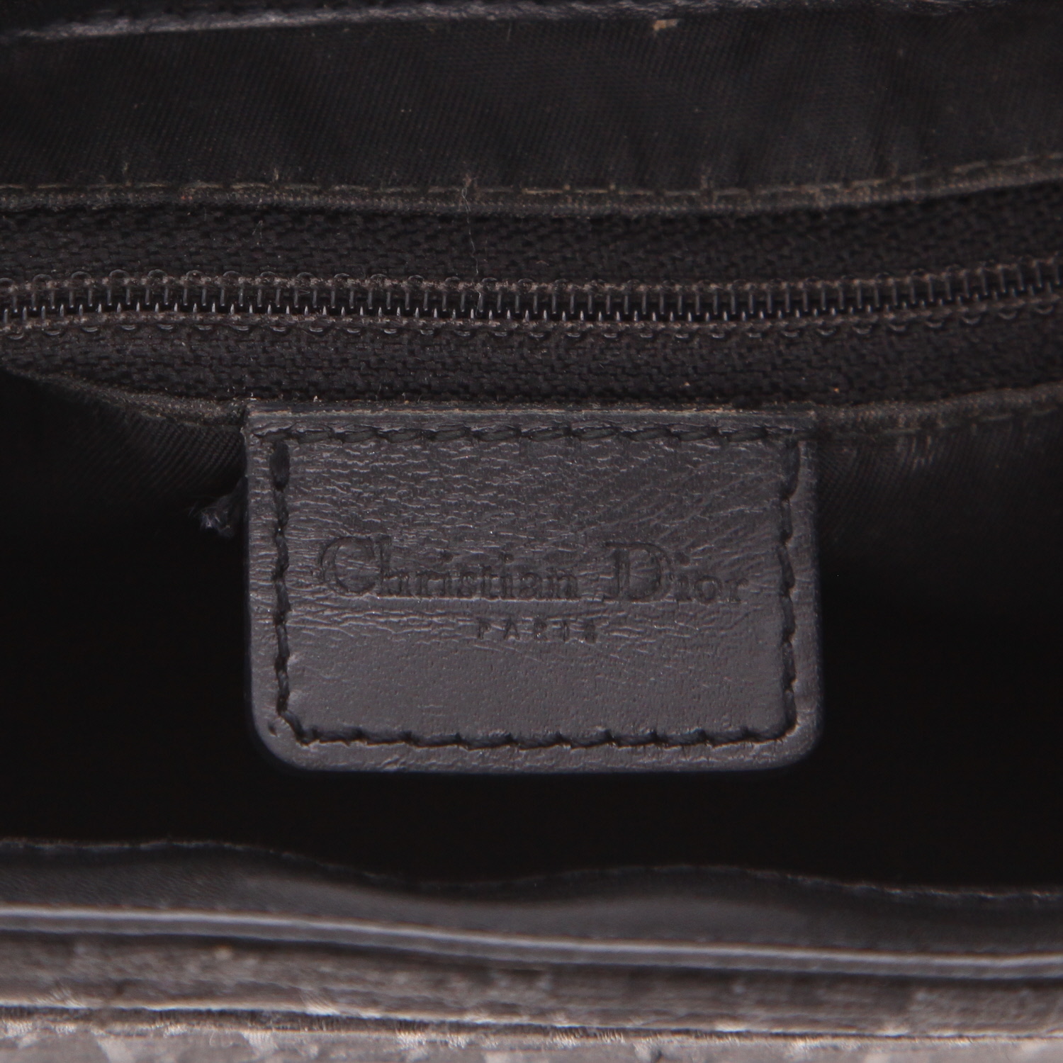 Bolso de mano Dior  Colombus en lona monogram negra y cuero negro - Detail D2