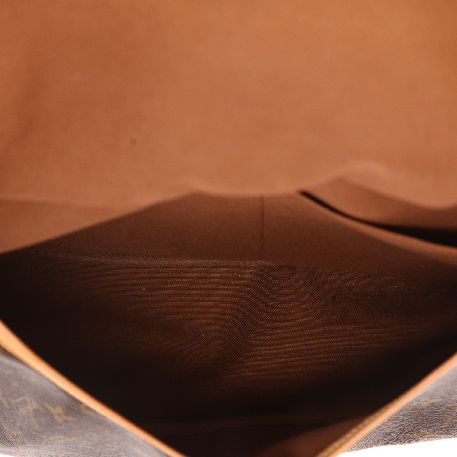 Sac bandoulière Louis Vuitton  Saumur moyen modèle  en toile monogram marron et cuir naturel - Detail D4