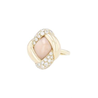 Vintage  ring in yellow gold, coral and diamonds