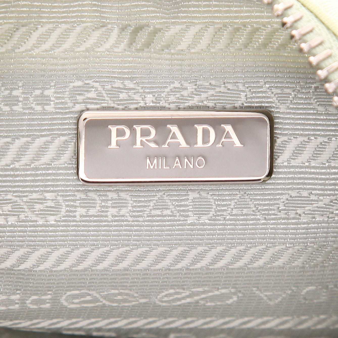 Bolso bandolera Prada  Re-Edition 2005 en lona verde - Detail D2