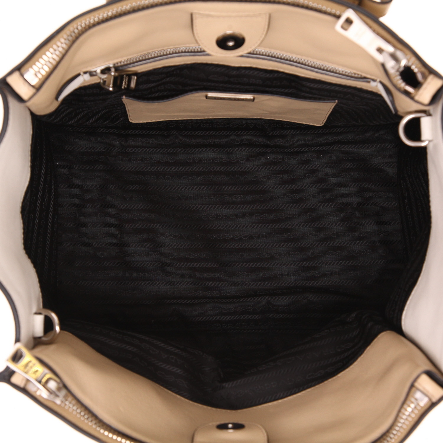 Prada   handbag  in beige and off-white leather - Detail D3