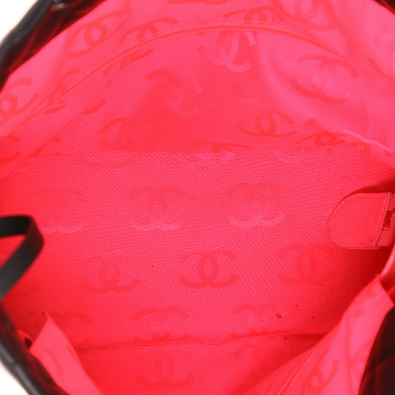 Sac cabas Chanel  Cambon en cuir matelassé noir - Detail D3