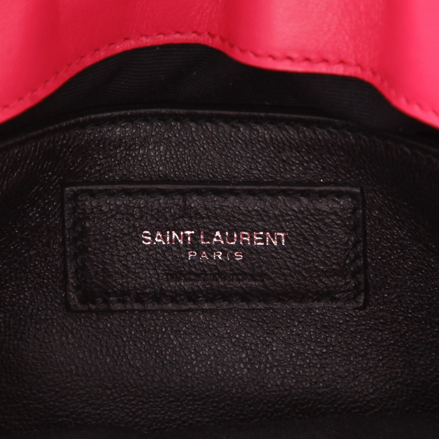 Bolso bandolera Saint Laurent  Loulou modelo pequeño  en cuero acolchado con motivos de espigas rosa - Detail D2