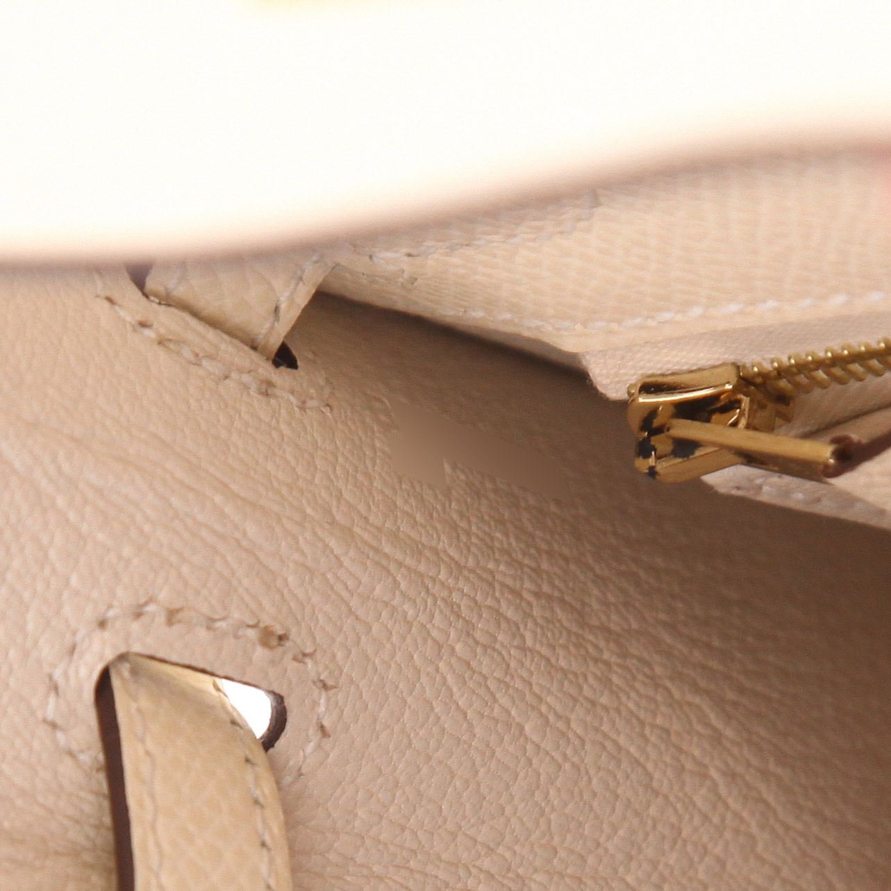 Bolso de mano Hermès  Kelly 25 cm en cuero epsom Nata - Detail D4