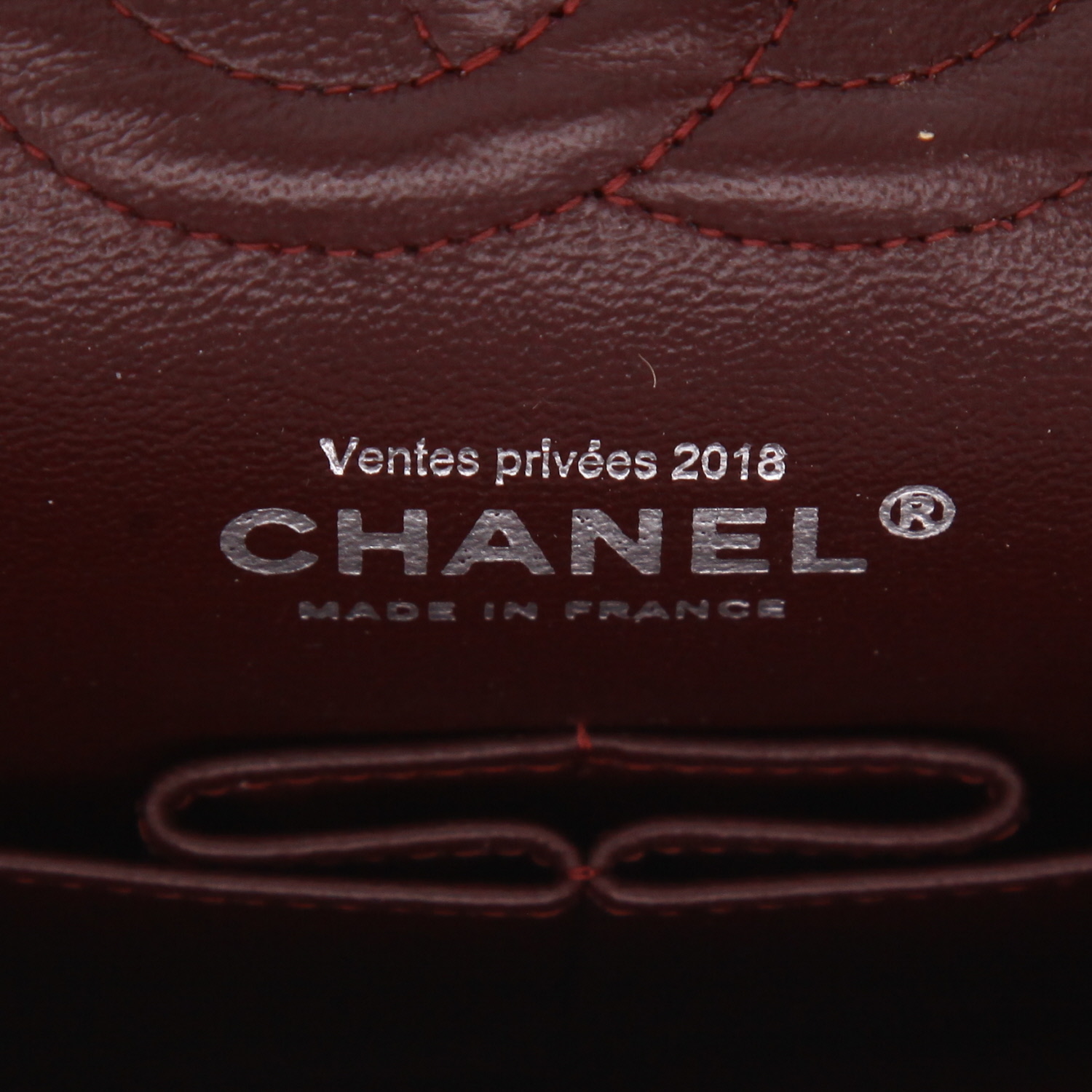 Chanel  Timeless Classic handbag  in black quilted leather - Detail D2