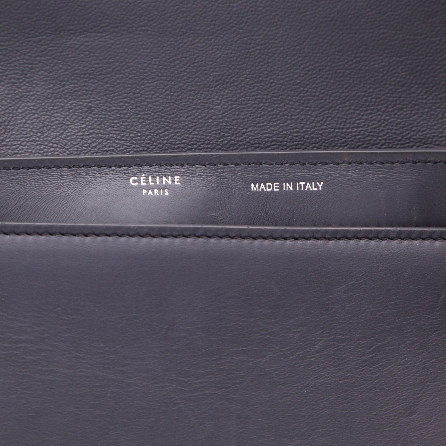 Sac à main Celine  Trapeze en cuir bleu-marine et jonc rouge - Detail D2