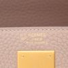 Sac à main Hermès  Kelly 28 cm en cuir taurillon clémence gris-tourterelle - Detail D2 thumbnail